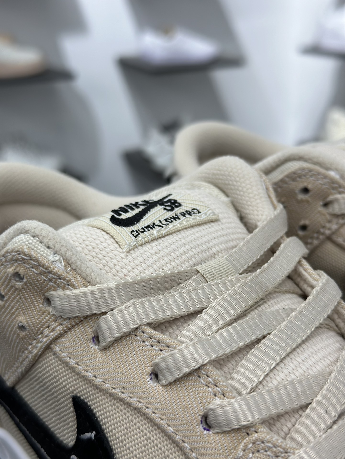 280 Albino & Preto x NK SB Dunk Low 撕撕乐 联名款低帮休闲板鞋  FD2627-200