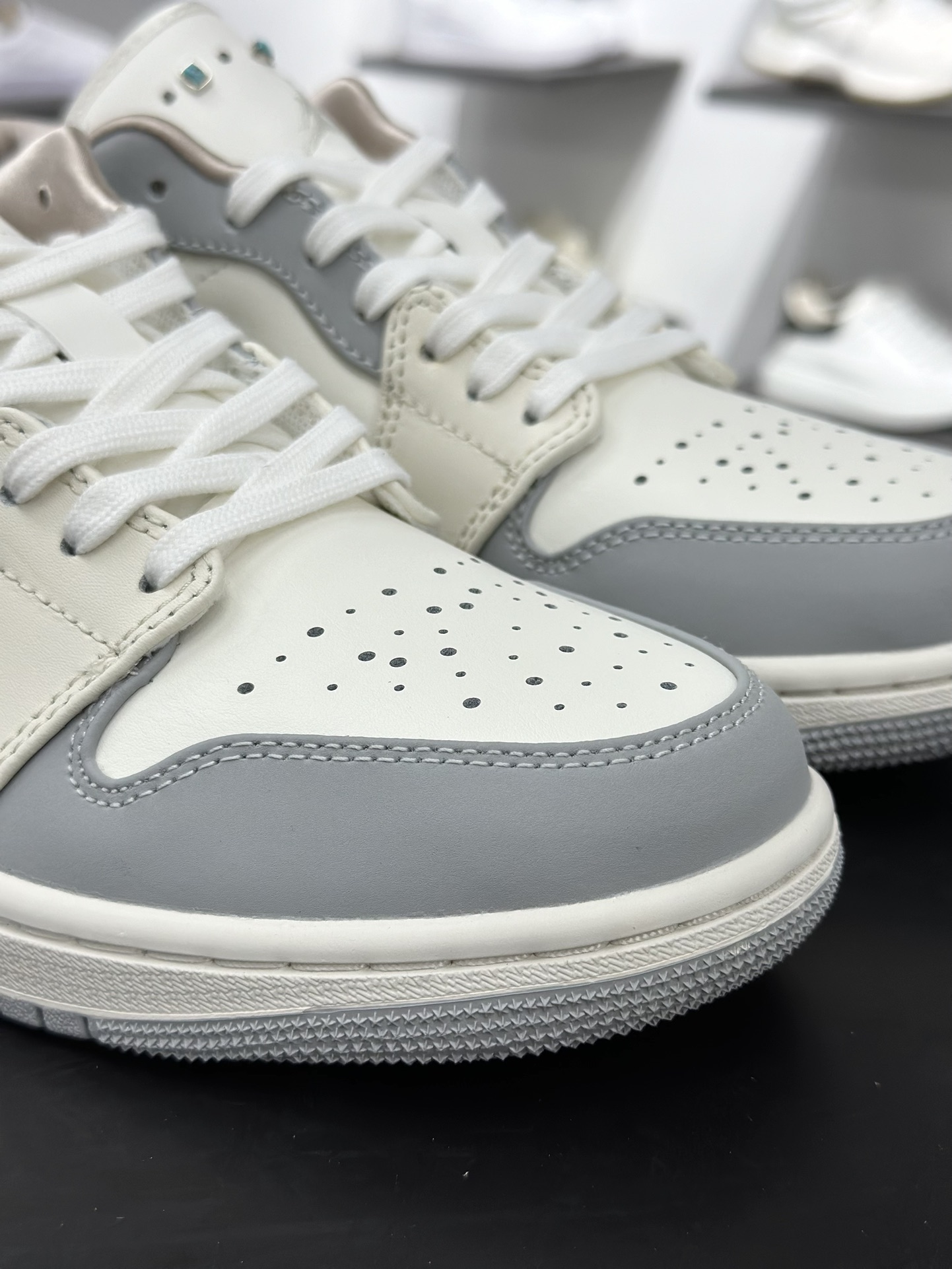 220 Air Jordan 1 Low 米灰亮片钩 IH7323-100-Chinese UA Cheap High Quatity Brand Clothes Bags handbags Sneakers wholesale wholesaler seller from China Factory suppliers Fashion Clothing Shoes best Quality Beautiful Price 220 Air Jordan 1 Low 米灰亮片钩 IH7323-100