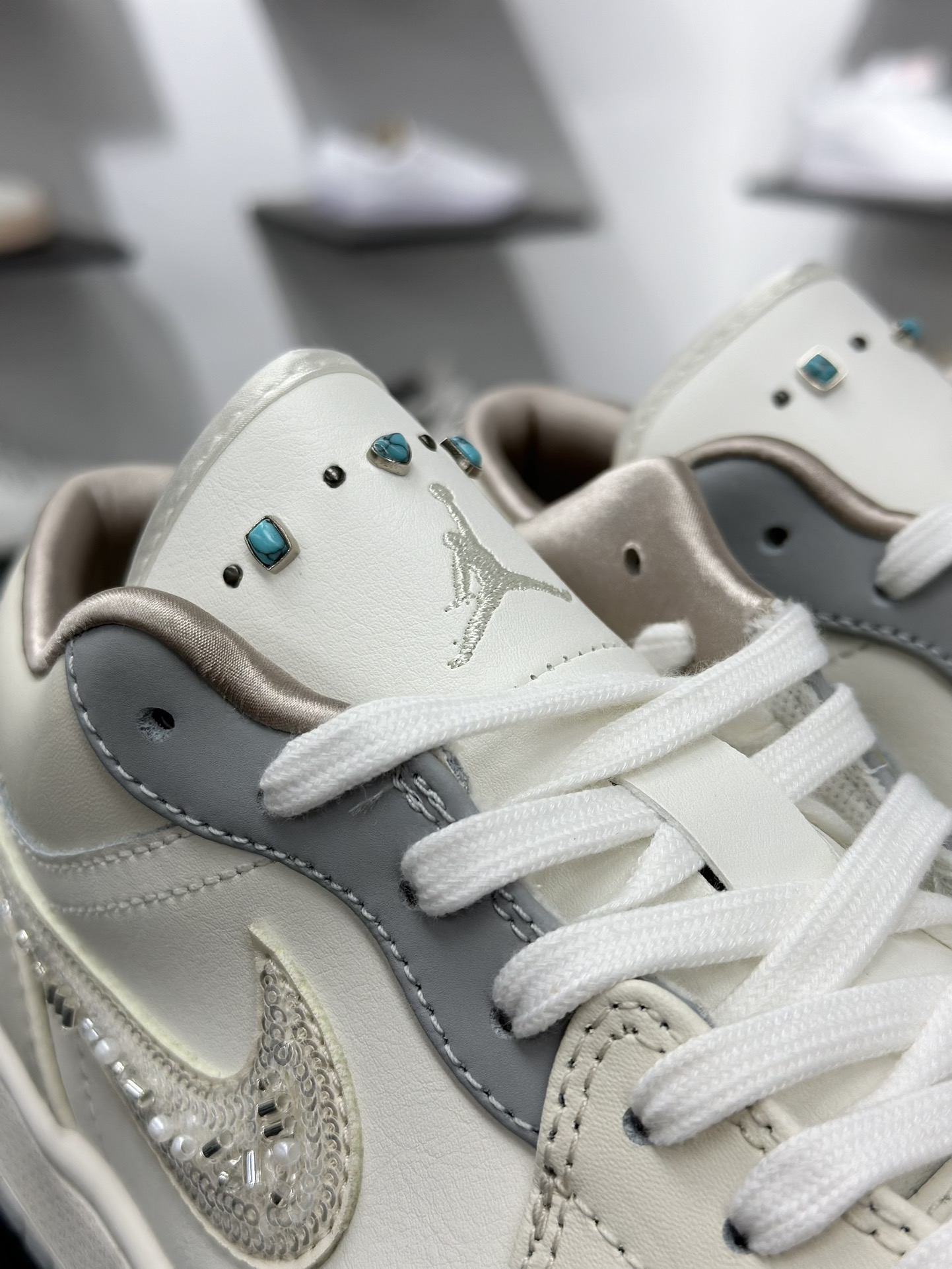 220 Air Jordan 1 Low 米灰亮片钩 IH7323-100-Chinese UA Cheap High Quatity Brand Clothes Bags handbags Sneakers wholesale wholesaler seller from China Factory suppliers Fashion Clothing Shoes best Quality Beautiful Price 220 Air Jordan 1 Low 米灰亮片钩 IH7323-100