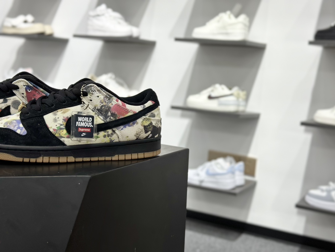 360 纯原 Supreme x NK SB Dunk Low ” Rammellzee ” 黑彩 联名款低帮休闲板鞋  FD8778-001