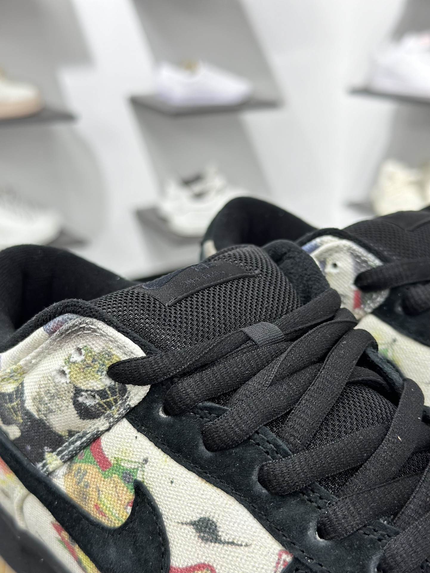 360 纯原 Supreme x NK SB Dunk Low ” Rammellzee ” 黑彩 联名款低帮休闲板鞋  FD8778-001