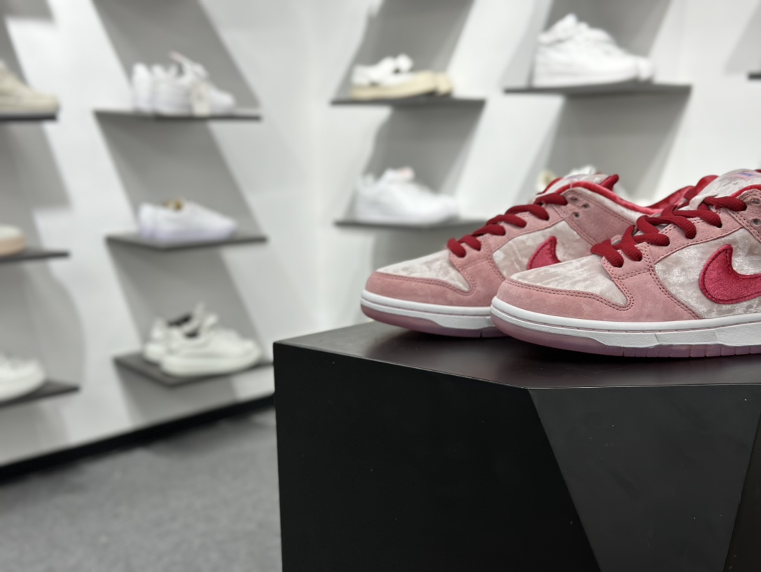 400 纯原 StrangeLove x NK SB Dunk Low ”Valentine's Day” 情人节白粉丝绒 低帮限定休闲运动板鞋 CT2552-800-Chinese UA Cheap High Quatity Brand Clothes Bags handbags Sneakers wholesale wholesaler seller from China Factory suppliers Fashion Clothing Shoes best Quality Beautiful Price 400 纯原 StrangeLove x NK SB Dunk Low ”Valentine's Day” 情人节白粉丝绒 低帮限定休闲运动板鞋 CT2552-800