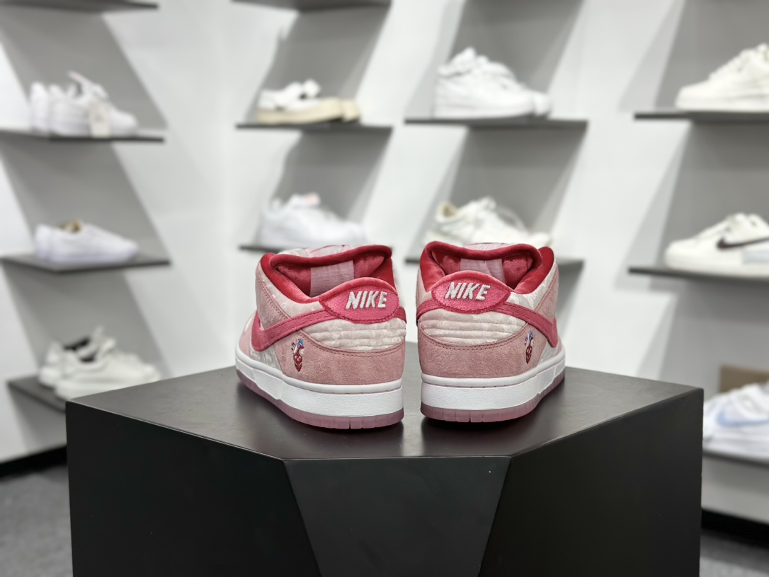 400 纯原 StrangeLove x NK SB Dunk Low ”Valentine's Day” 情人节白粉丝绒 低帮限定休闲运动板鞋 CT2552-800-Chinese UA Cheap High Quatity Brand Clothes Bags handbags Sneakers wholesale wholesaler seller from China Factory suppliers Fashion Clothing Shoes best Quality Beautiful Price 400 纯原 StrangeLove x NK SB Dunk Low ”Valentine's Day” 情人节白粉丝绒 低帮限定休闲运动板鞋 CT2552-800