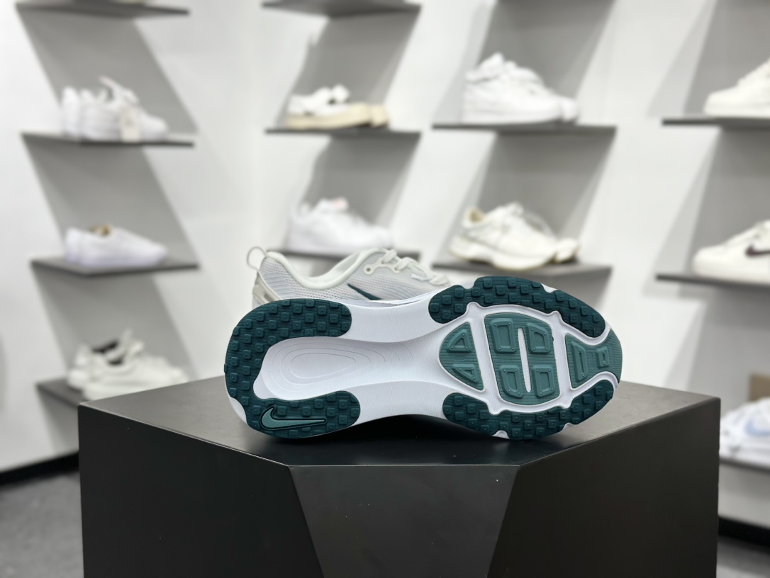 180 耐克Nike Vomero 18 ZoomX”Light Wild Mango”佛莫罗18代系列低帮运动跑步鞋 HM6804-103