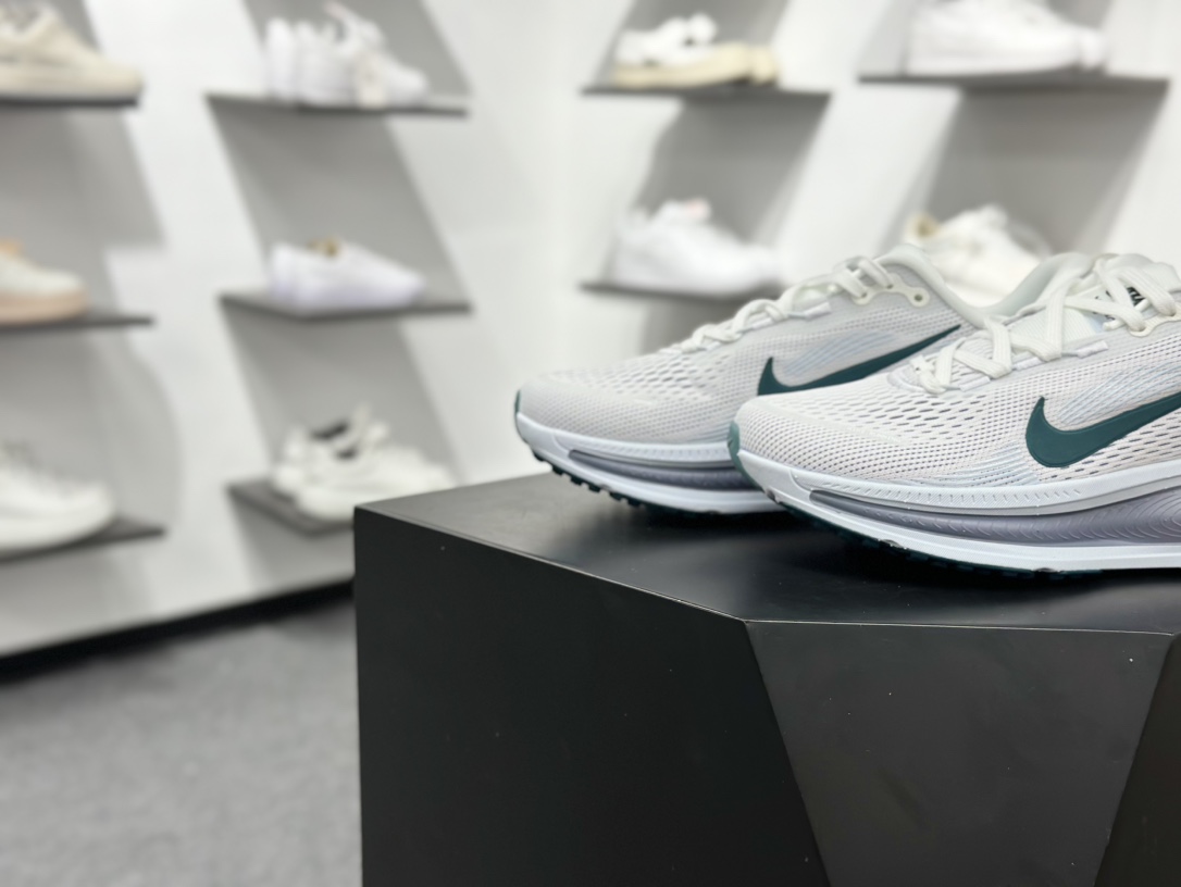 180 耐克Nike Vomero 18 ZoomX”Light Wild Mango”佛莫罗18代系列低帮运动跑步鞋 HM6804-103