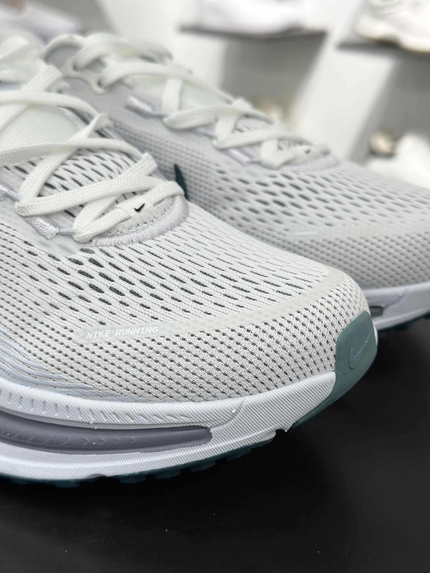 180 耐克Nike Vomero 18 ZoomX”Light Wild Mango”佛莫罗18代系列低帮运动跑步鞋 HM6804-103