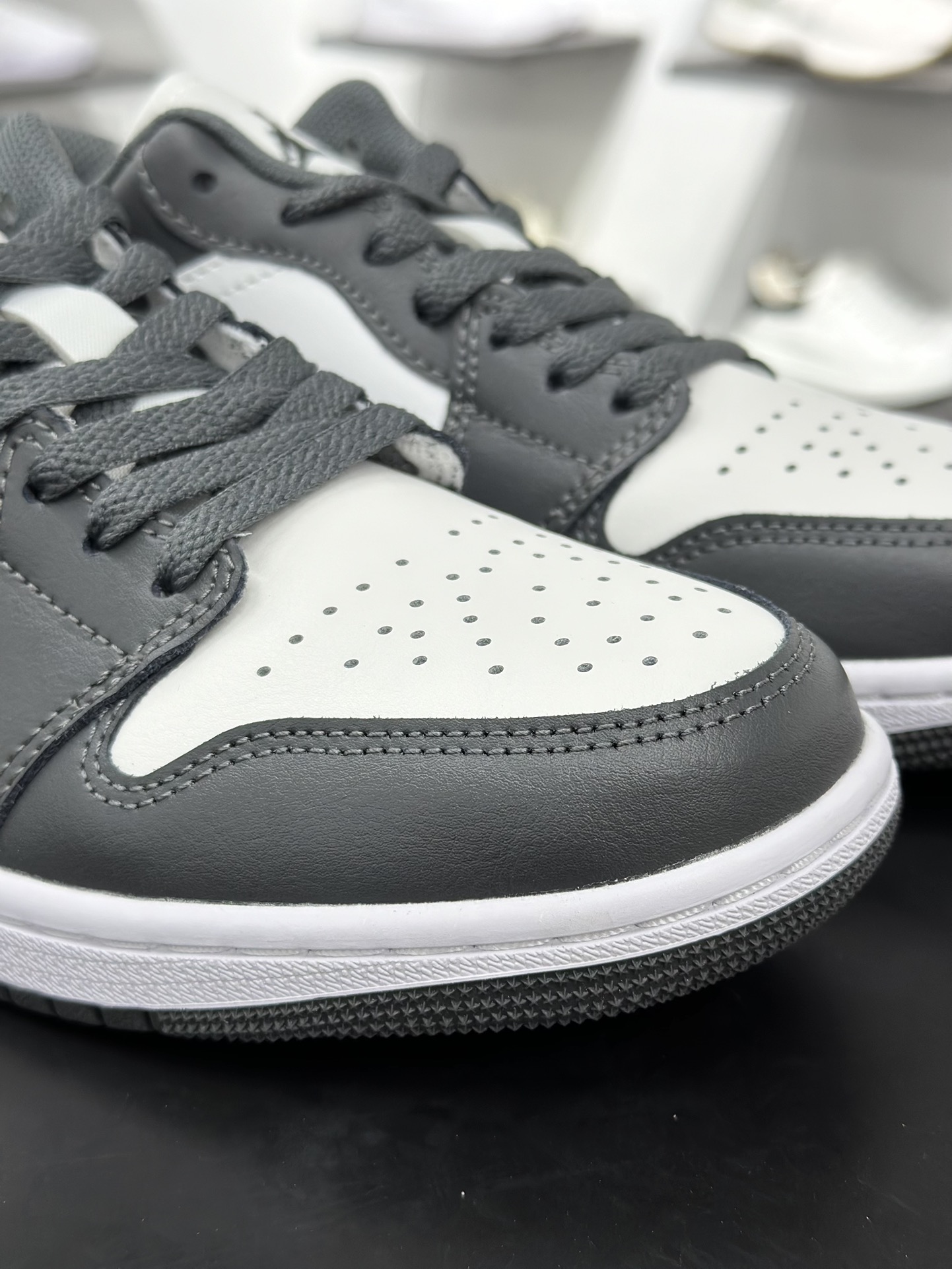 原装裸鞋级 市面最高工艺产物 Air Jordan 1 Low灰白  553558-044
