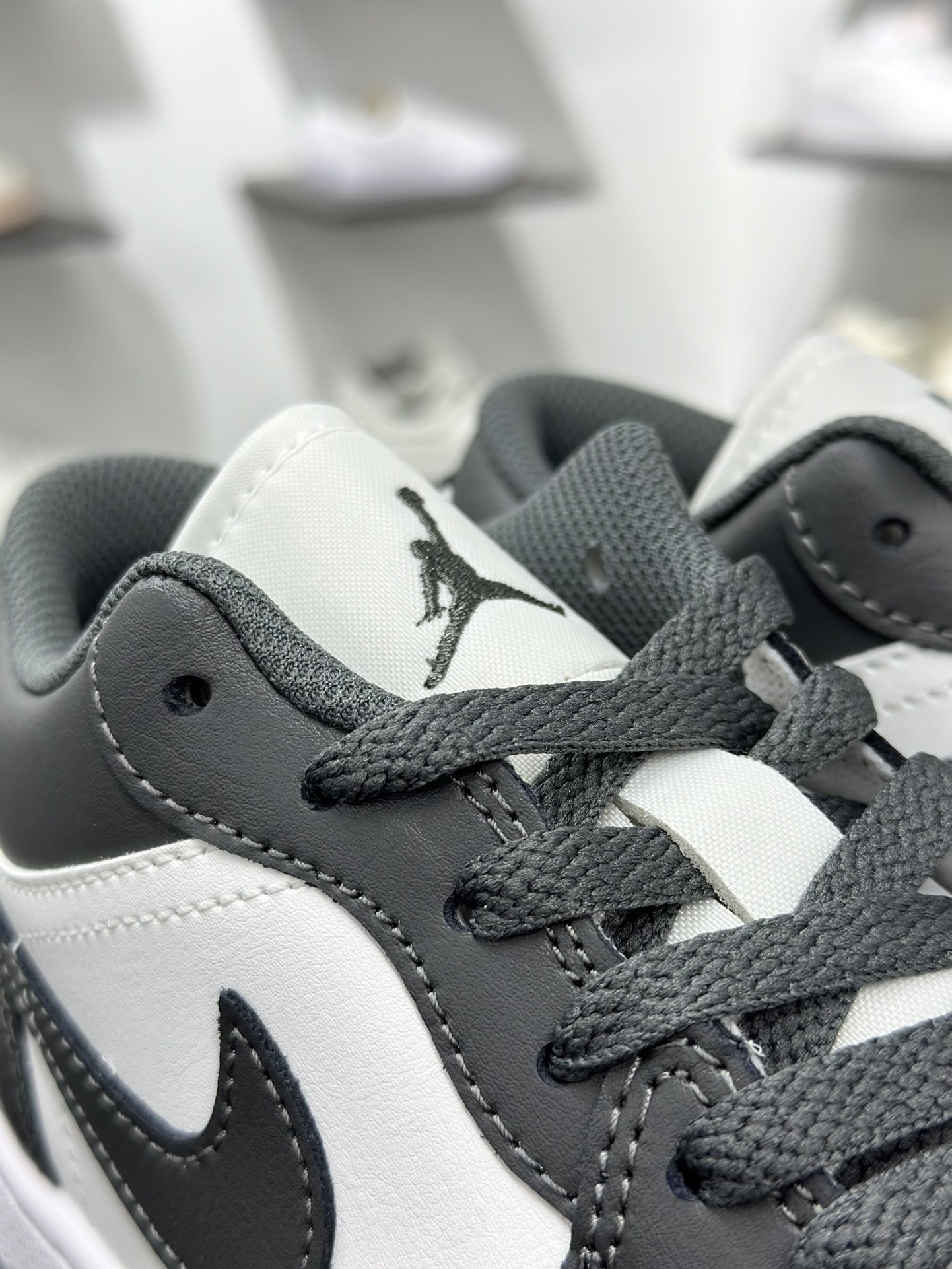 原装裸鞋级 市面最高工艺产物 Air Jordan 1 Low灰白  553558-044