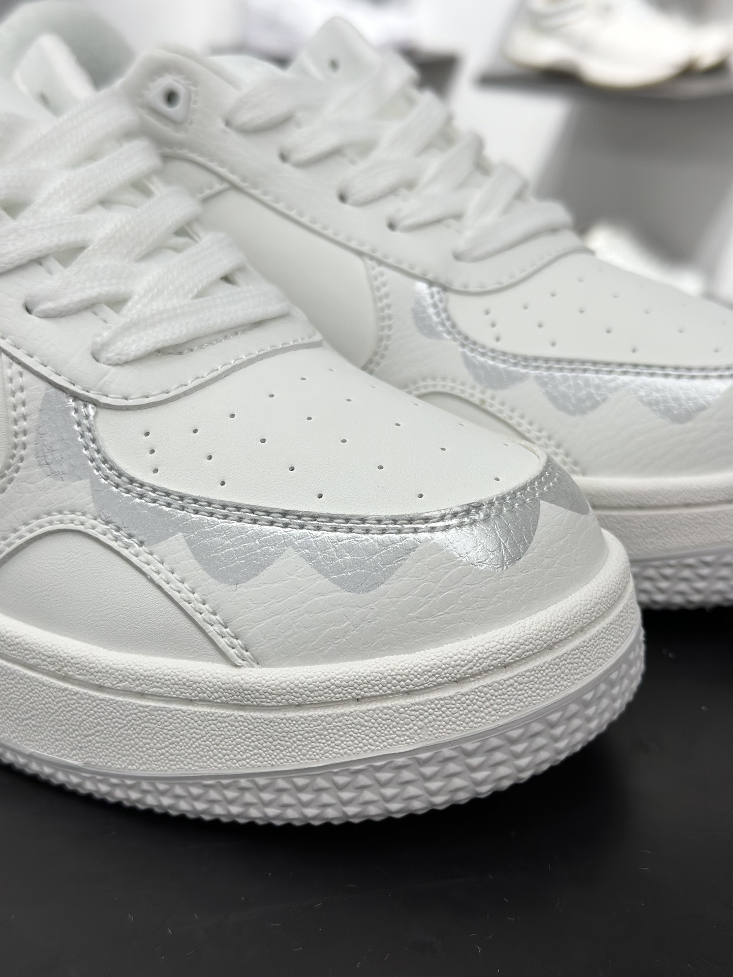 Alo Yoga Recovery Mode Low Sneaker 恢复模式系列低帮复古休闲运动滑板板鞋“皮革全白”