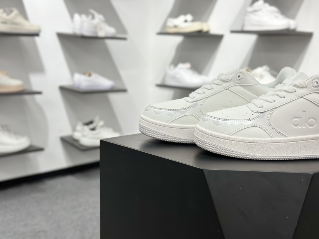 Alo Yoga Recovery Mode Low Sneaker 恢复模式系列低帮复古休闲运动滑板板鞋“皮革全白”