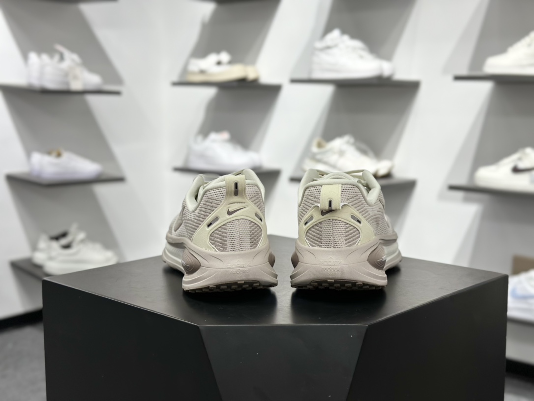 180 耐克Nike Vomero 18 ZoomX”Light Wild Mango”佛莫罗18代系列低帮跑步鞋 HM6804-003