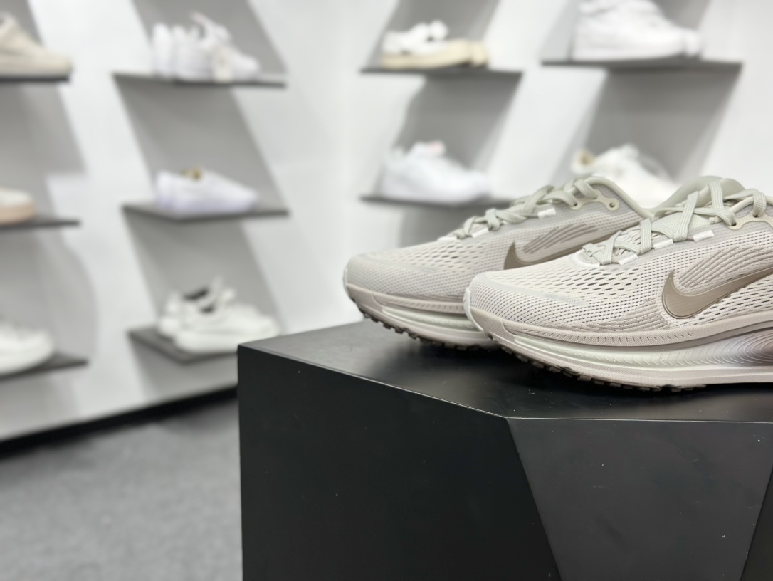 180 耐克Nike Vomero 18 ZoomX”Light Wild Mango”佛莫罗18代系列低帮跑步鞋 HM6804-003