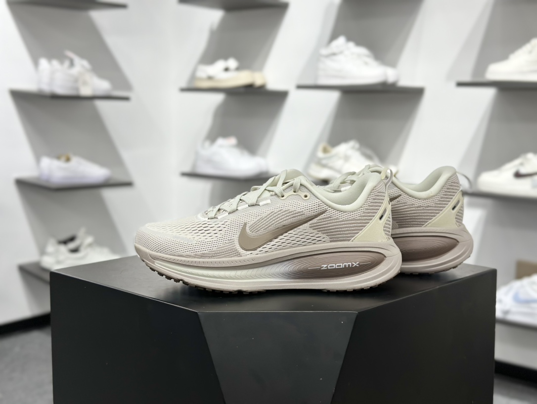 180 耐克Nike Vomero 18 ZoomX”Light Wild Mango”佛莫罗18代系列低帮跑步鞋 HM6804-003