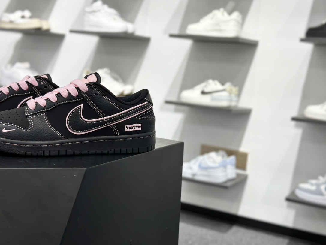 280 Nike SB Dunk Low x Superme 黑粉小勾  QW5836-014