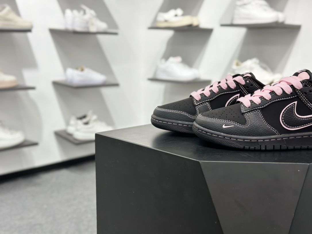 280 Nike SB Dunk Low x Superme 黑粉小勾  QW5836-014