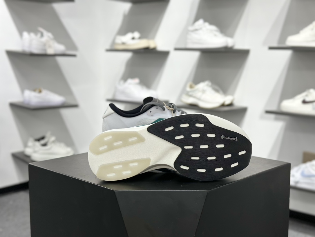 200 AdidAdizero Evo SL 阿迪超轻透气缓震跑鞋  JS4487