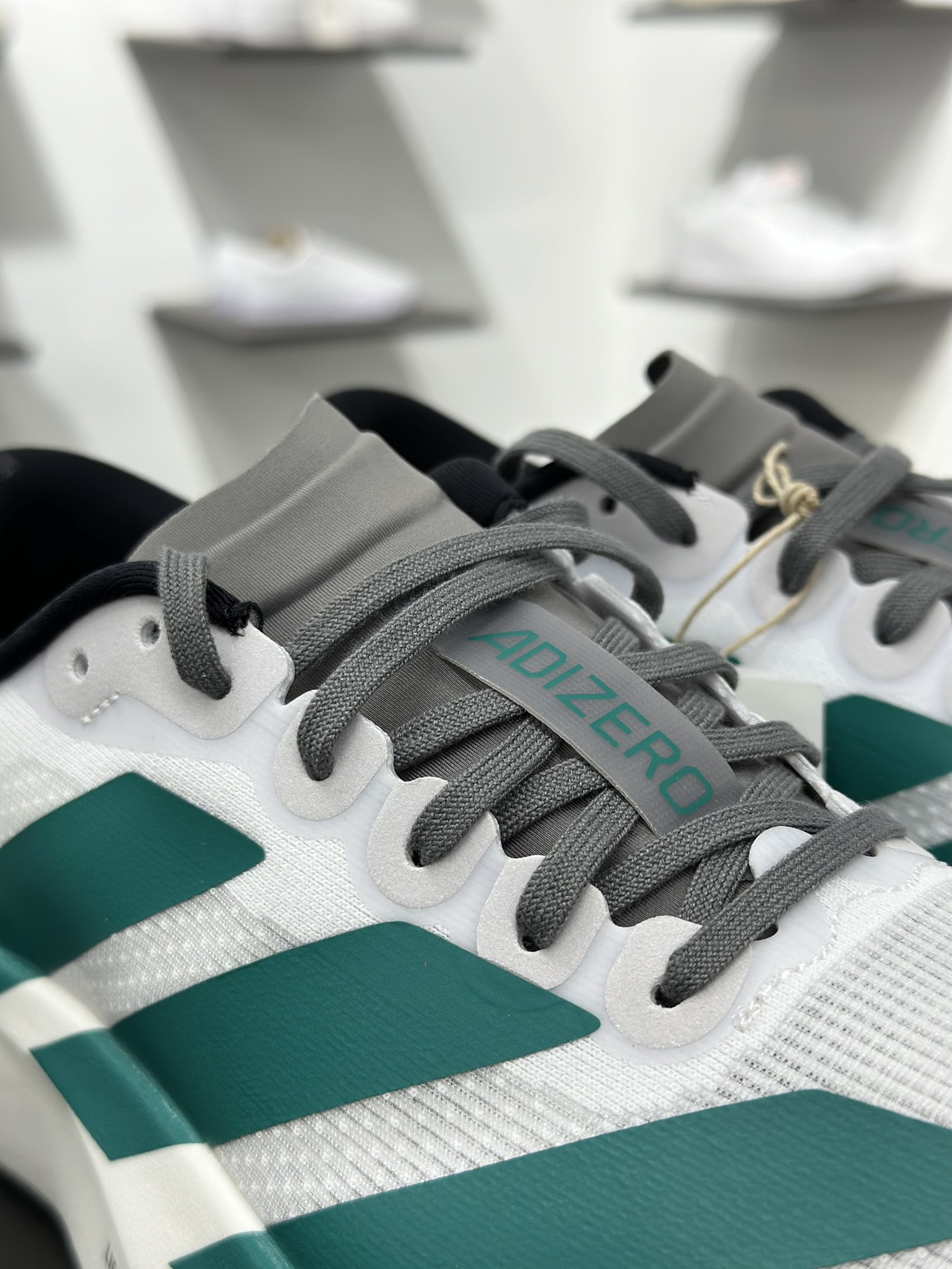 200 AdidAdizero Evo SL 阿迪超轻透气缓震跑鞋  JS4487