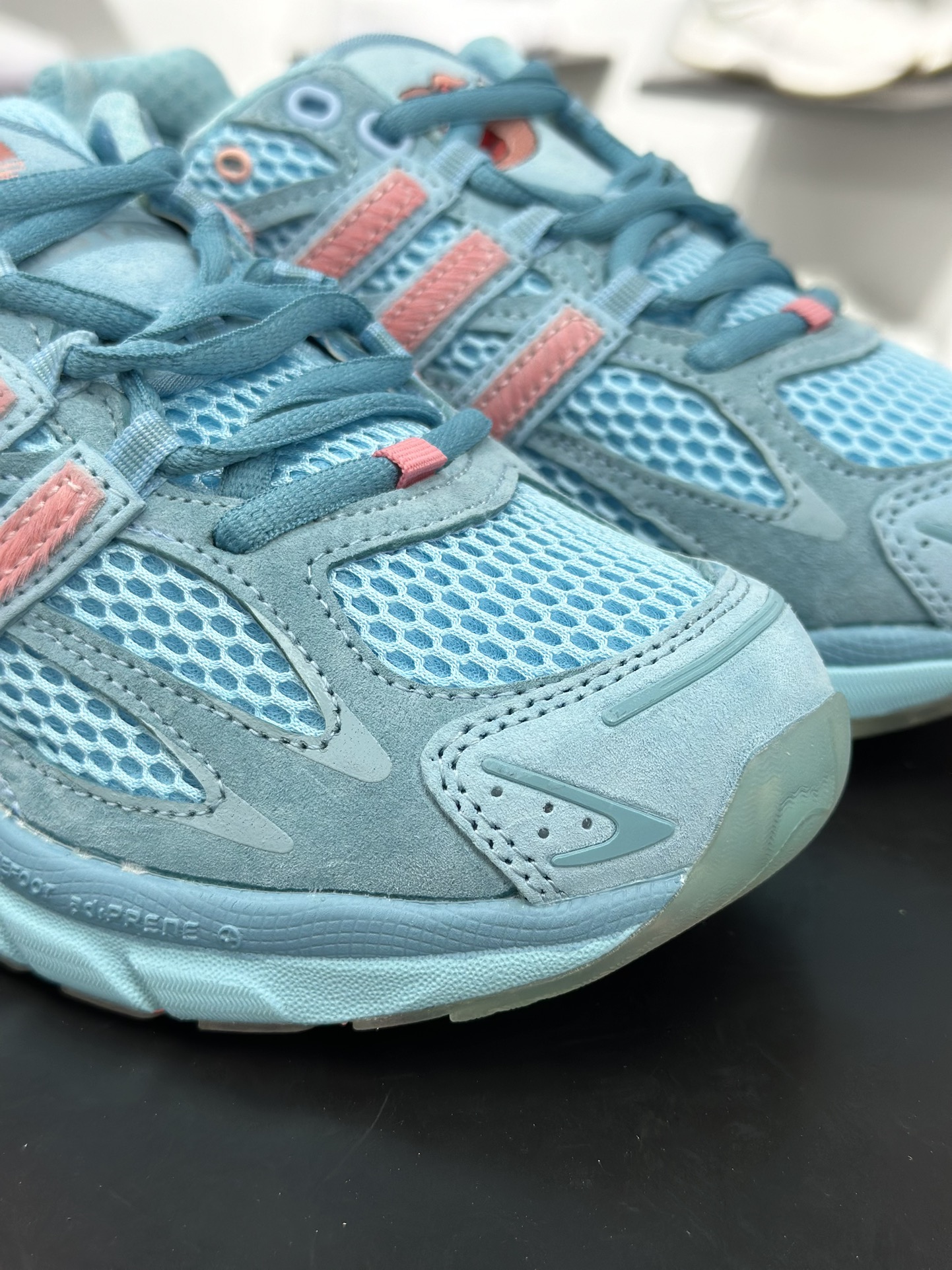 260 UNheardof x adidoriginals Adistar Cushion 3 时尚舒适 复古休闲跑步鞋  JS2973