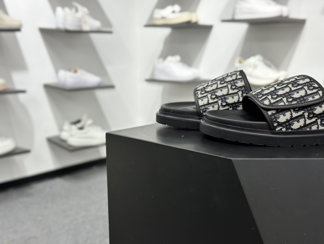 240 Dior迪奥 最新款H-Town 系列 Oblique 厚底 拖鞋 凉鞋 广东纯原出品 这款 Dior H-Town 凉鞋致敬运动风格经典标识-Chinese UA Cheap High Quatity Brand Clothes Bags handbags Sneakers wholesale wholesaler seller from China Factory suppliers Fashion Clothing Shoes best Quality Beautiful Price 240 Dior迪奥 最新款H-Town 系列 Oblique 厚底 拖鞋 凉鞋 广东纯原出品 这款 Dior H-Town 凉鞋致敬运动风格经典标识