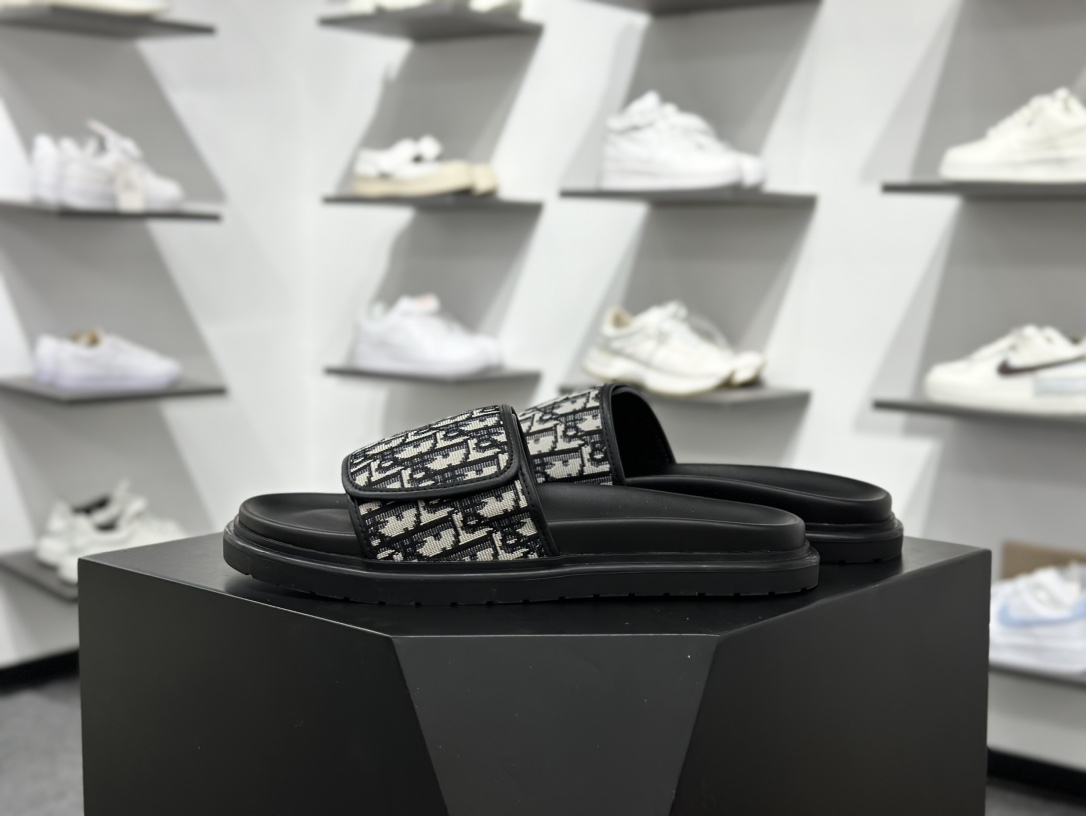 240 Dior迪奥 最新款H-Town 系列 Oblique 厚底 拖鞋 凉鞋 广东纯原出品 这款 Dior H-Town 凉鞋致敬运动风格经典标识-Chinese UA Cheap High Quatity Brand Clothes Bags handbags Sneakers wholesale wholesaler seller from China Factory suppliers Fashion Clothing Shoes best Quality Beautiful Price 240 Dior迪奥 最新款H-Town 系列 Oblique 厚底 拖鞋 凉鞋 广东纯原出品 这款 Dior H-Town 凉鞋致敬运动风格经典标识