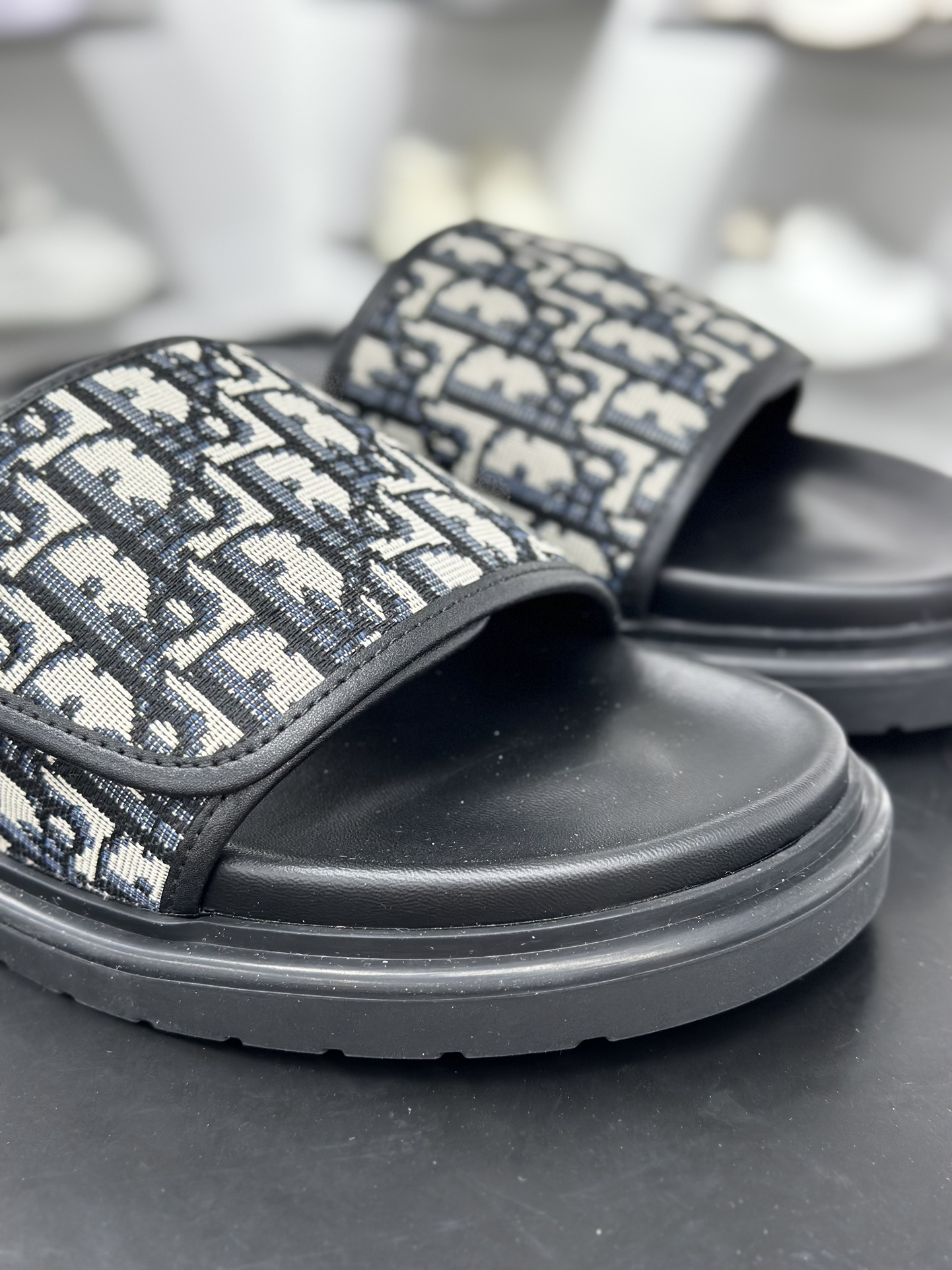 240 Dior迪奥 最新款H-Town 系列 Oblique 厚底 拖鞋 凉鞋 广东纯原出品 这款 Dior H-Town 凉鞋致敬运动风格经典标识-Chinese UA Cheap High Quatity Brand Clothes Bags handbags Sneakers wholesale wholesaler seller from China Factory suppliers Fashion Clothing Shoes best Quality Beautiful Price 240 Dior迪奥 最新款H-Town 系列 Oblique 厚底 拖鞋 凉鞋 广东纯原出品 这款 Dior H-Town 凉鞋致敬运动风格经典标识