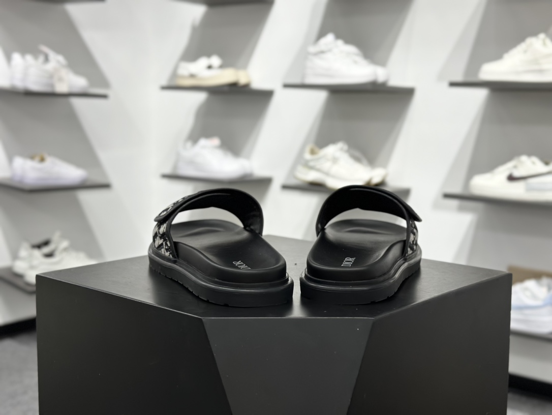 240 Dior迪奥 最新款H-Town 系列 Oblique 厚底 拖鞋 凉鞋 广东纯原出品 这款 Dior H-Town 凉鞋致敬运动风格经典标识-Chinese UA Cheap High Quatity Brand Clothes Bags handbags Sneakers wholesale wholesaler seller from China Factory suppliers Fashion Clothing Shoes best Quality Beautiful Price 240 Dior迪奥 最新款H-Town 系列 Oblique 厚底 拖鞋 凉鞋 广东纯原出品 这款 Dior H-Town 凉鞋致敬运动风格经典标识