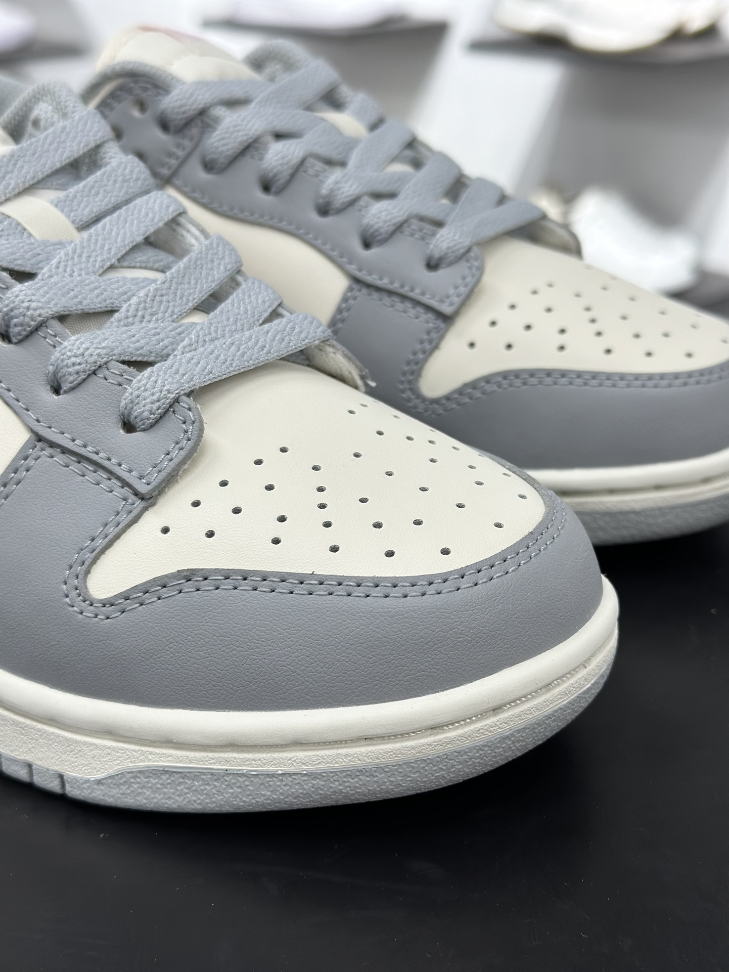 200 NIKE SB Dunk Low  DD1873-002