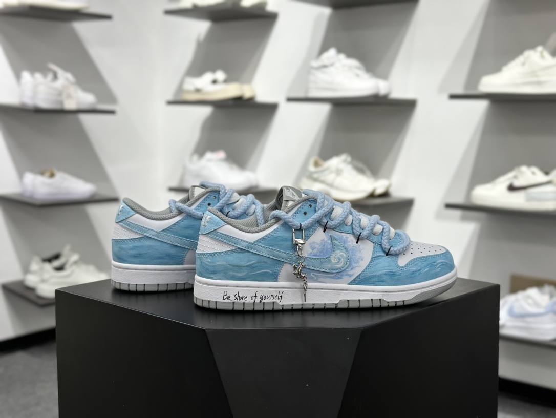 Nike Dunk Low 月下碧波行 天蓝色此款以淡雅湖水蓝为基调 HF5441-105