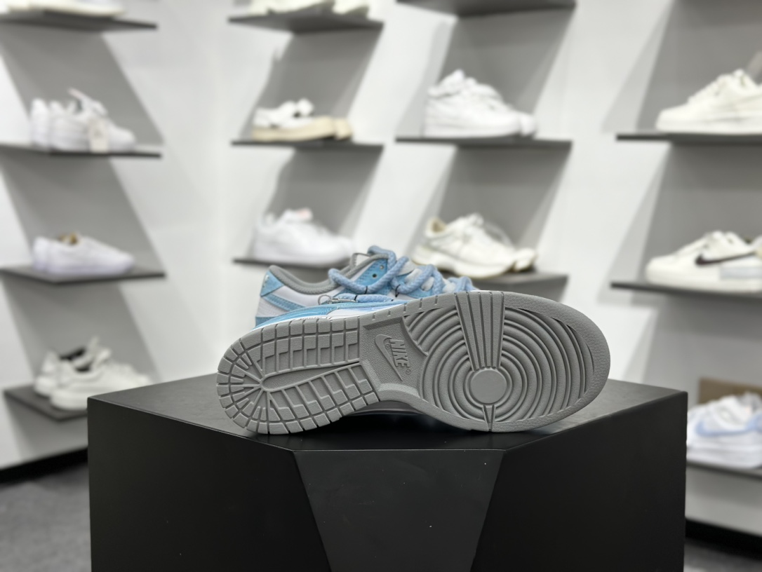 Nike Dunk Low 月下碧波行 天蓝色此款以淡雅湖水蓝为基调 HF5441-105