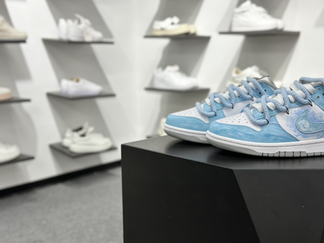Nike Dunk Low 月下碧波行 天蓝色此款以淡雅湖水蓝为基调 HF5441-105