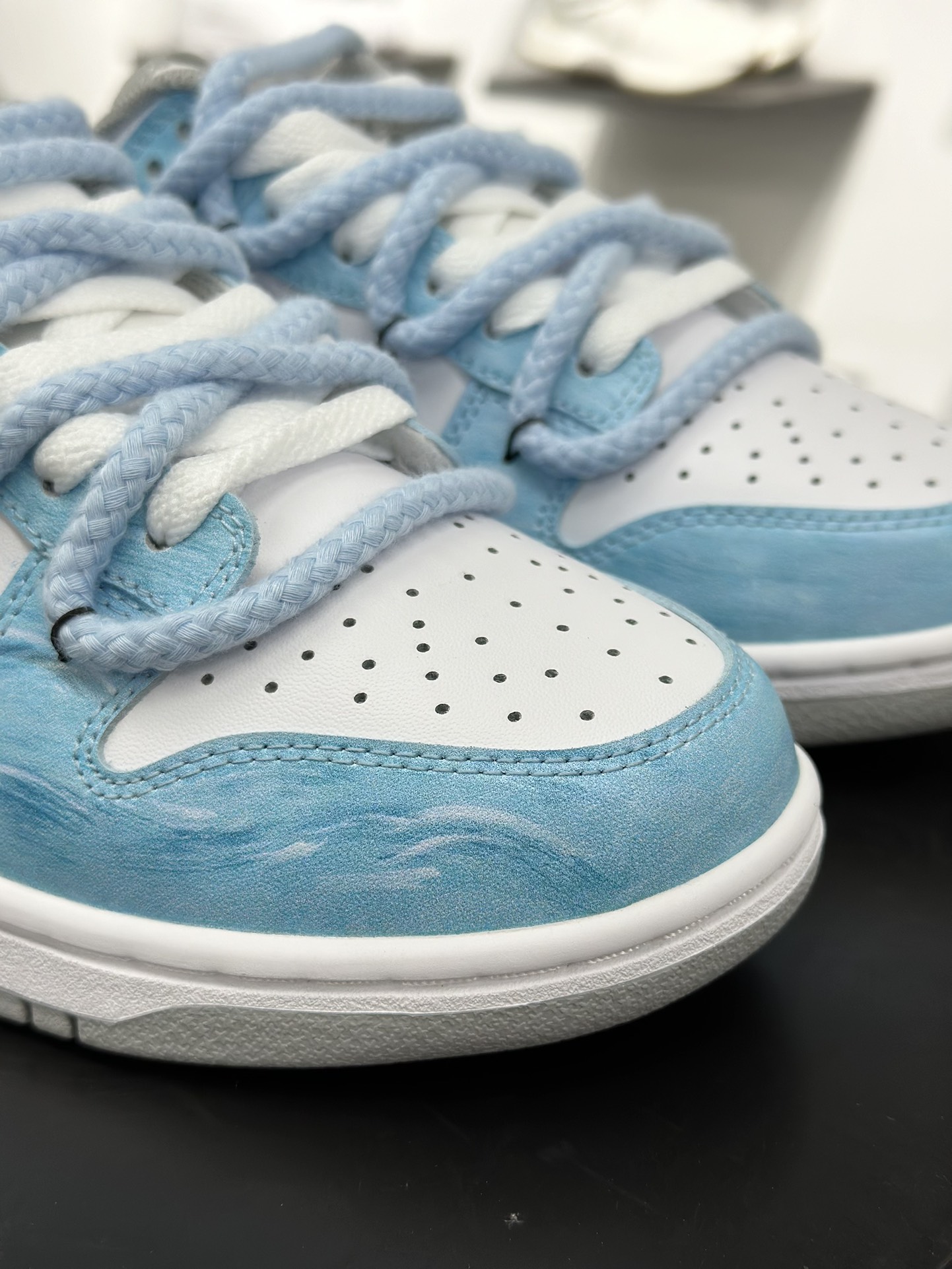 Nike Dunk Low 月下碧波行 天蓝色此款以淡雅湖水蓝为基调 HF5441-105
