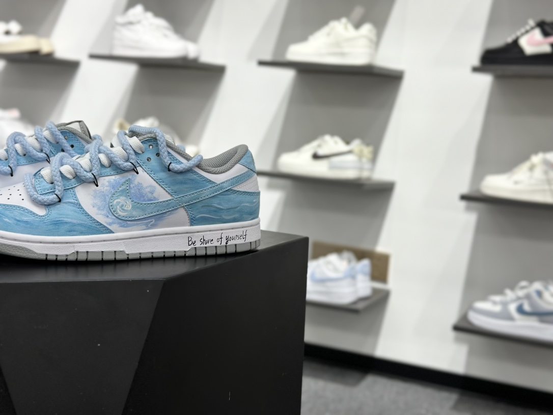 Nike Dunk Low 月下碧波行 天蓝色此款以淡雅湖水蓝为基调 HF5441-105