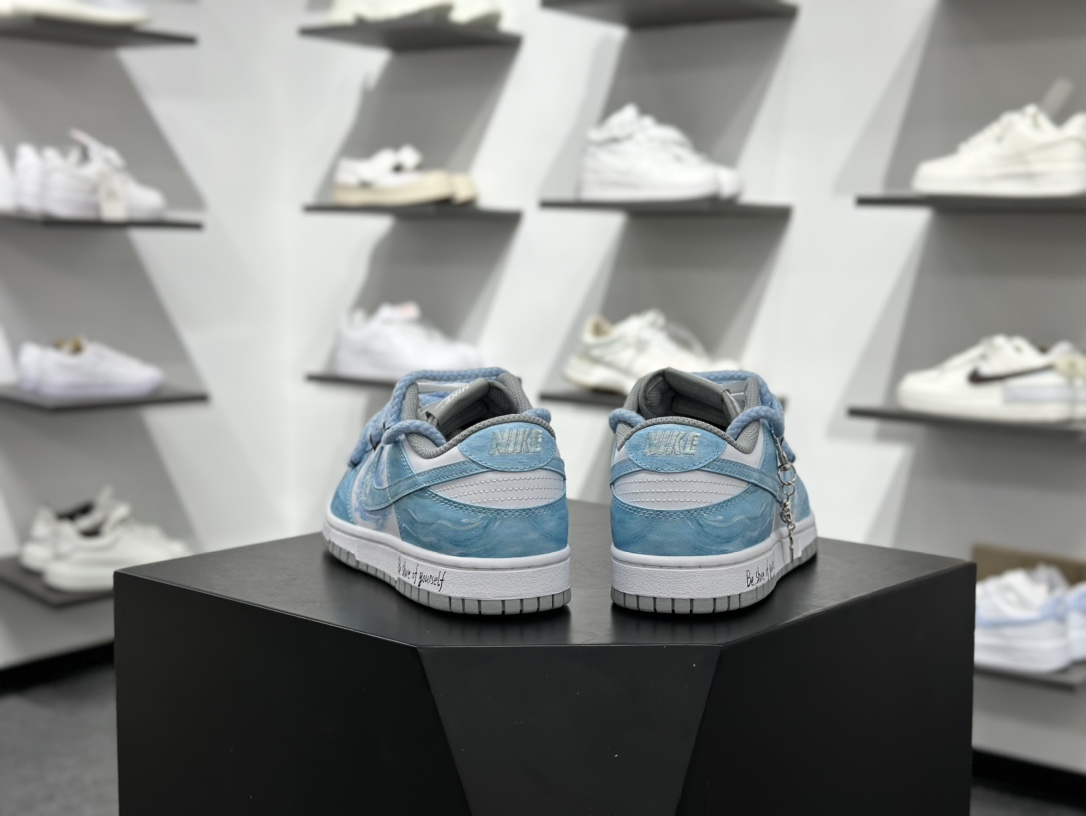 Nike Dunk Low 月下碧波行 天蓝色此款以淡雅湖水蓝为基调 HF5441-105