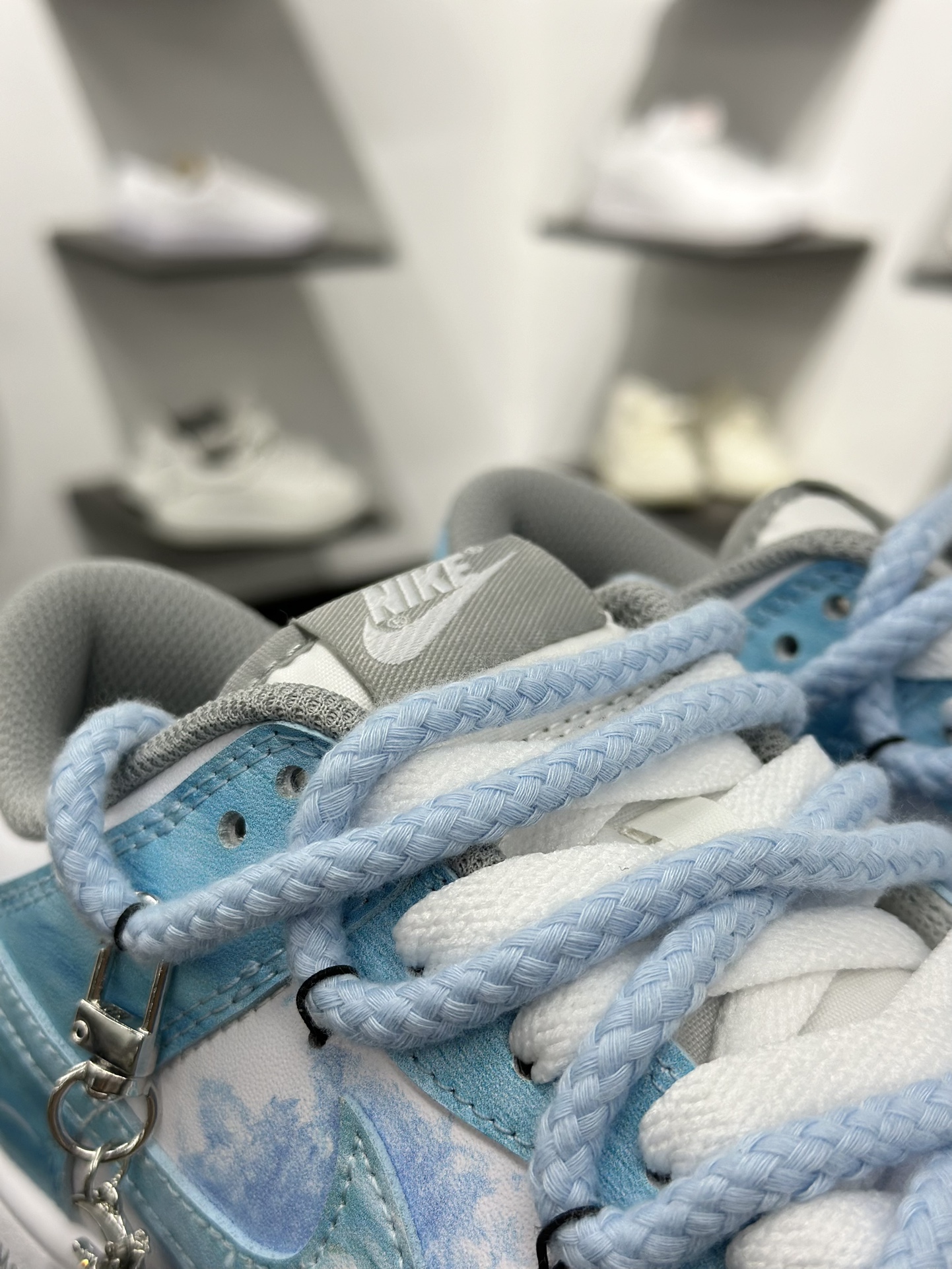 Nike Dunk Low 月下碧波行 天蓝色此款以淡雅湖水蓝为基调 HF5441-105