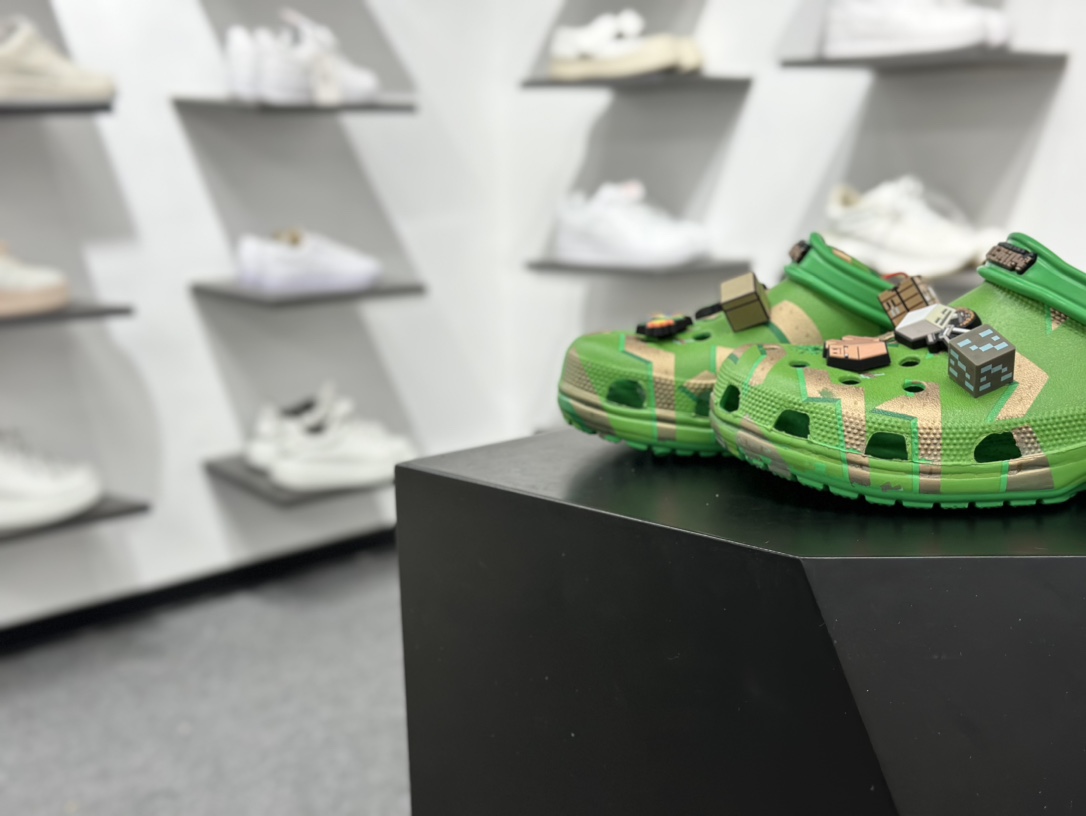 Crocs卡骆驰 Classic clog 全幅印花 洞洞鞋 经典一脚蹬包头洞洞鞋
