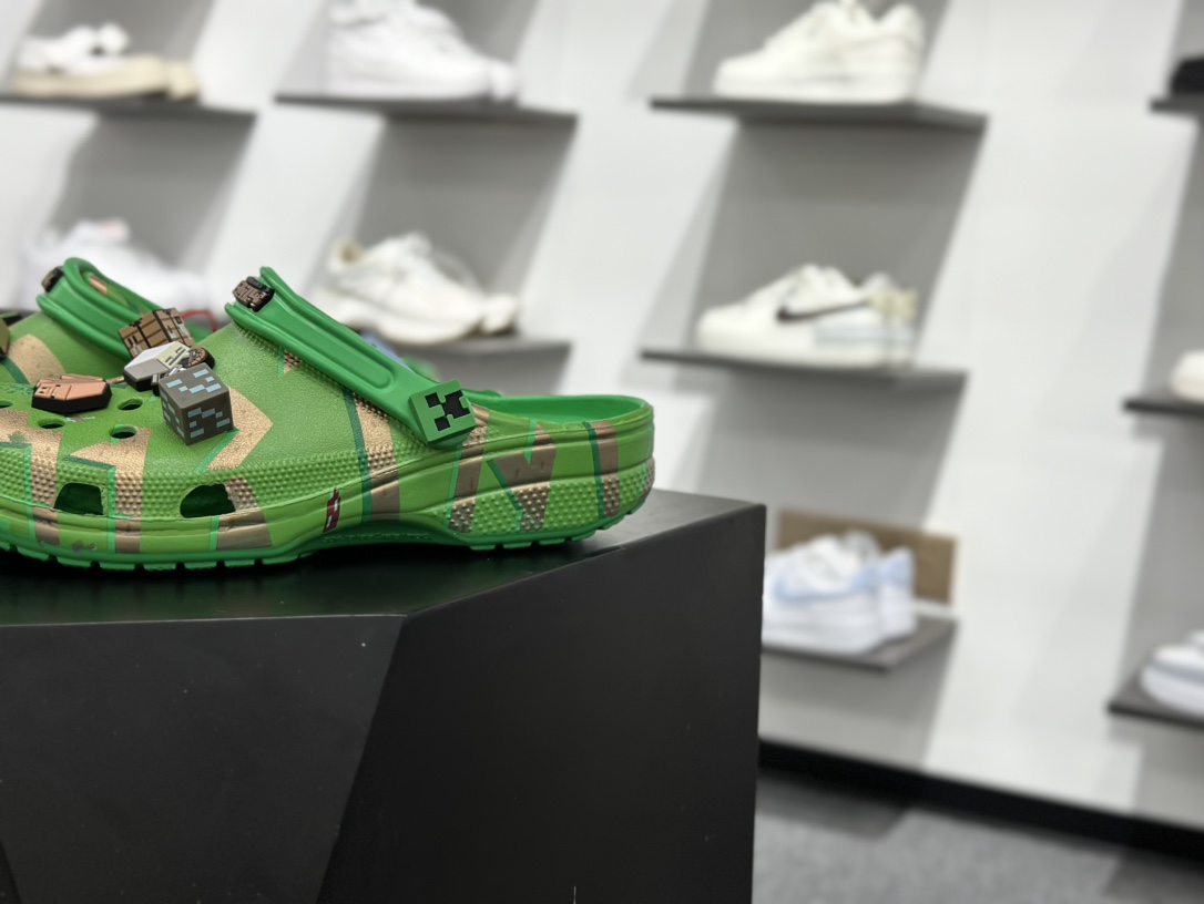 Crocs卡骆驰 Classic clog 全幅印花 洞洞鞋 经典一脚蹬包头洞洞鞋