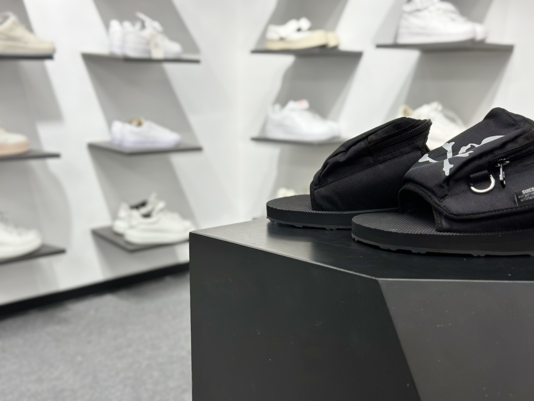 mastermind JAPAN x Suicoke MMJ联名骷髅标志刺绣露趾时尚凉拖