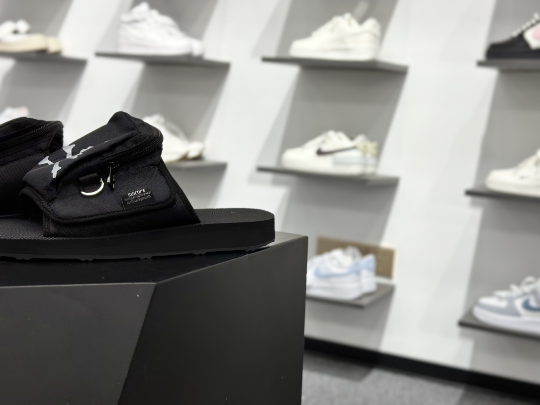 mastermind JAPAN x Suicoke MMJ联名骷髅标志刺绣露趾时尚凉拖