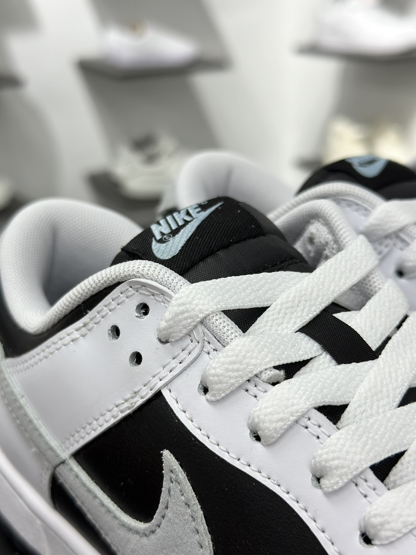 200 NIKE SB Dunk Low 反转熊猫2.0 白黑色 IB4620-141-Chinese UA Cheap High Quatity Brand Clothes Bags handbags Sneakers wholesale wholesaler seller from China Factory suppliers Fashion Clothing Shoes best Quality Beautiful Price 200 NIKE SB Dunk Low 反转熊猫2.0 白黑色 IB4620-141