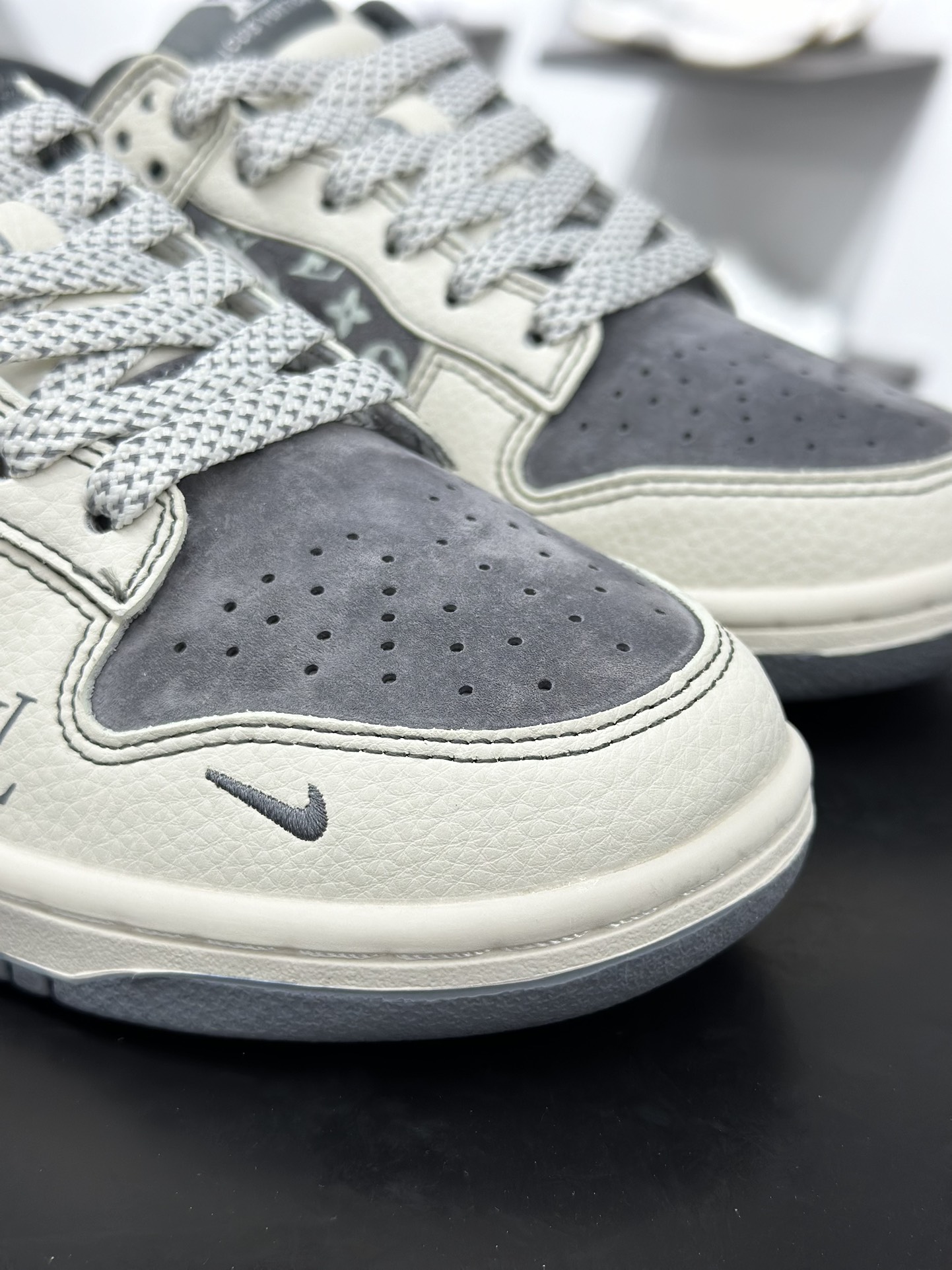 280 Nike SB Dunk Low 巴黎世家联名  YX5066-367