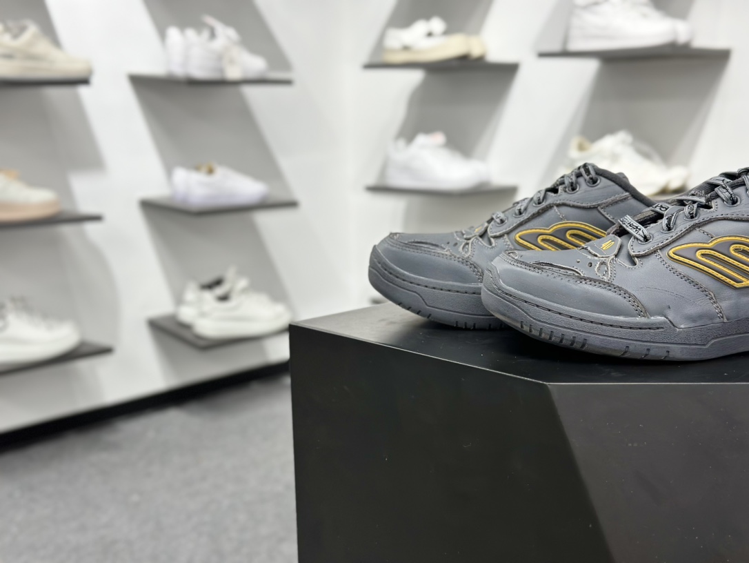 460 巴黎世家Balenciaga Hamptons Worn-Out Low Top Sneakers 汉普顿斯系列低帮运动鞋“皮革全黑白LOGO” 841765 WCURB 1180