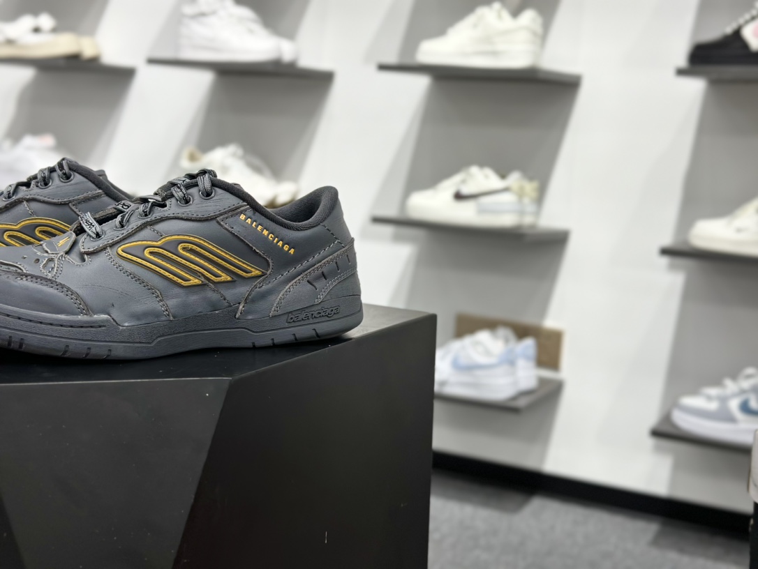 460 巴黎世家Balenciaga Hamptons Worn-Out Low Top Sneakers 汉普顿斯系列低帮运动鞋“皮革全黑白LOGO” 841765 WCURB 1180