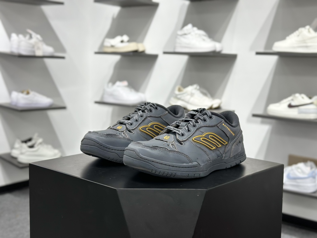 460 巴黎世家Balenciaga Hamptons Worn-Out Low Top Sneakers 汉普顿斯系列低帮运动鞋“皮革全黑白LOGO” 841765 WCURB 1180