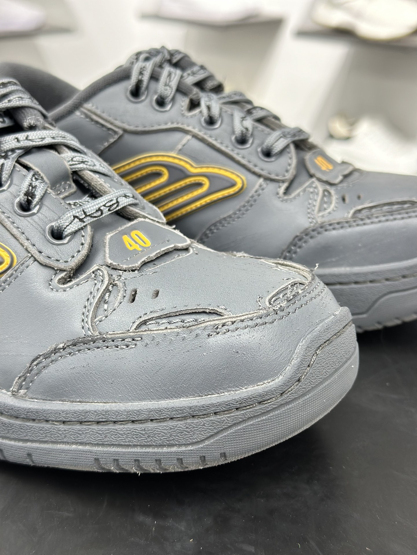 460 巴黎世家Balenciaga Hamptons Worn-Out Low Top Sneakers 汉普顿斯系列低帮运动鞋“皮革全黑白LOGO” 841765 WCURB 1180