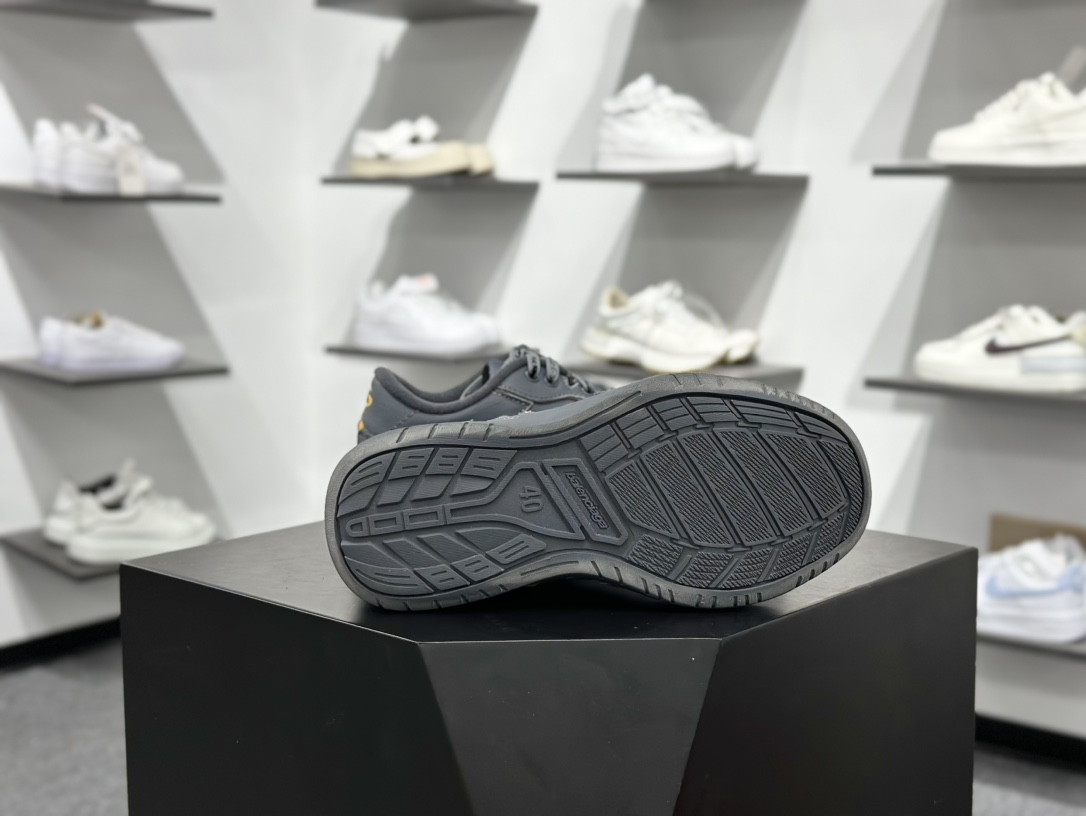 460 巴黎世家Balenciaga Hamptons Worn-Out Low Top Sneakers 汉普顿斯系列低帮运动鞋“皮革全黑白LOGO” 841765 WCURB 1180