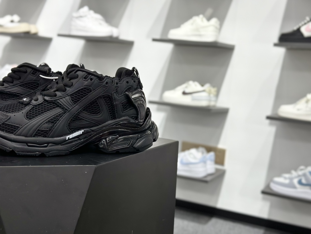 480 巴黎世家BALENCIAGA Runner Sneaker”Dark Grey/Black/Silver”2.0慢跑鞋 772767 W3RBT 1000
