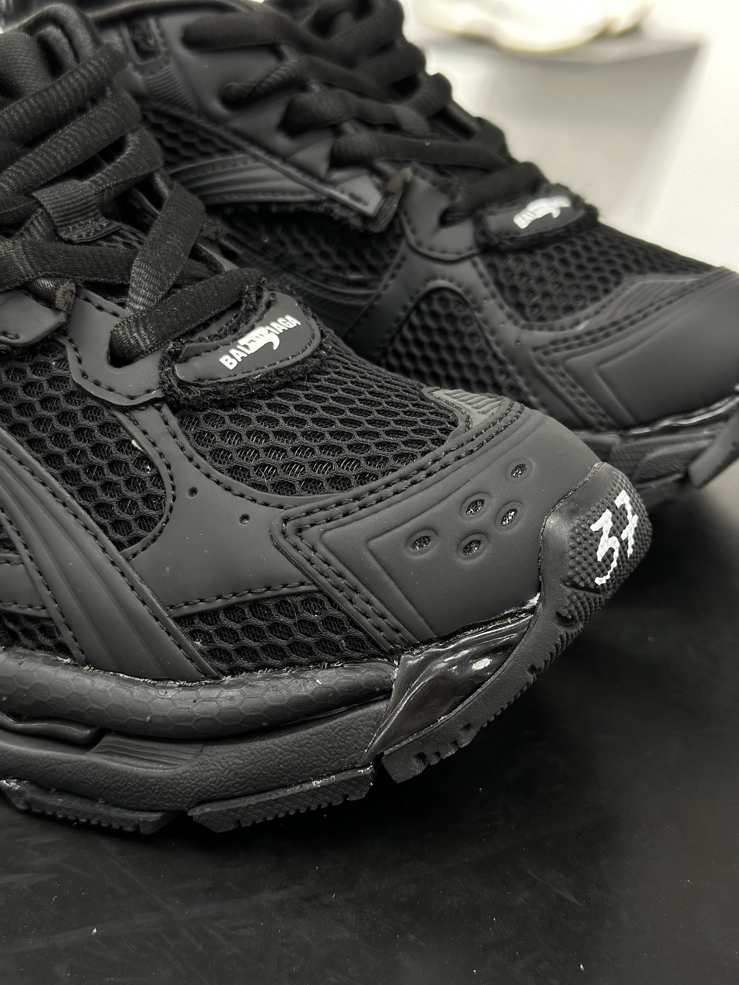 480 巴黎世家BALENCIAGA Runner Sneaker”Dark Grey/Black/Silver”2.0慢跑鞋 772767 W3RBT 1000