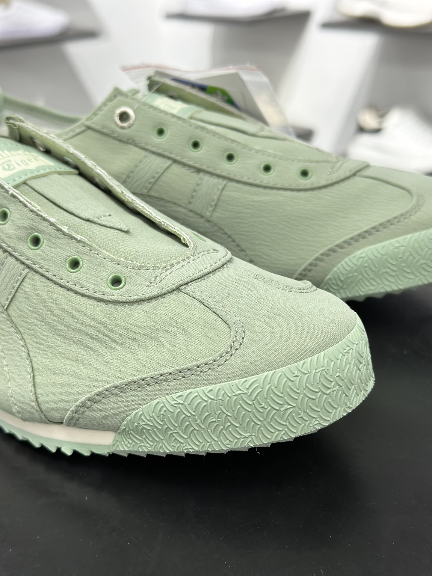 160 Onitsuka Tiger Mexico 66 SD 鬼冢虎 虎爪百搭休闲皮革慢跑鞋  1183C408-300
