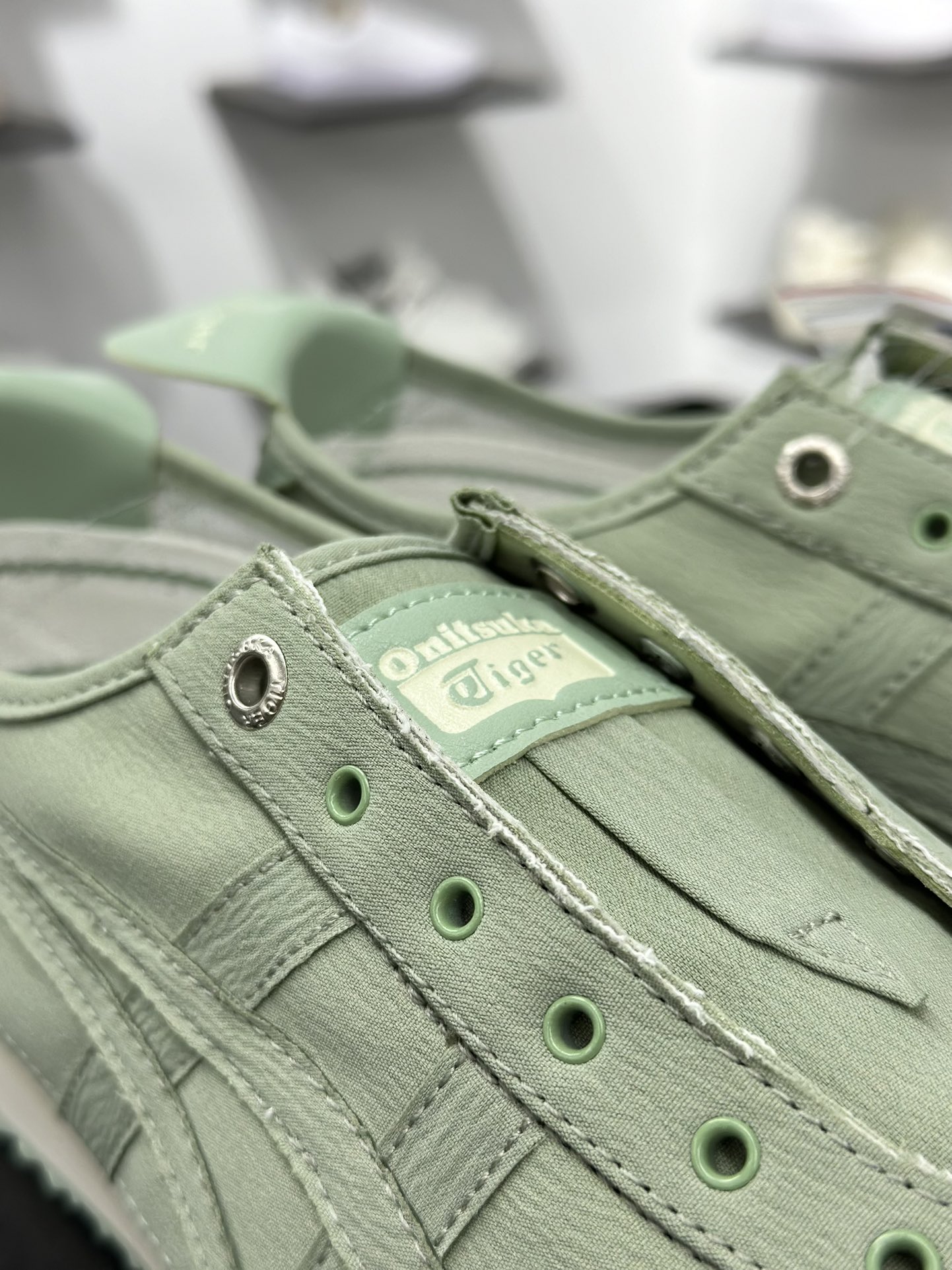 160 Onitsuka Tiger Mexico 66 SD 鬼冢虎 虎爪百搭休闲皮革慢跑鞋  1183C408-300