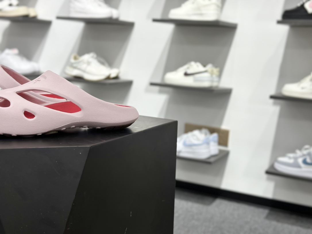 160 科恩Keen Shanti Comfortable Slip-On Clog 亮丽人生系列穆勒风包头式溯溪涉水洞洞休闲户外露营凉拖鞋 1027372-Chinese UA Cheap High Quatity Brand Clothes Bags handbags Sneakers wholesale wholesaler seller from China Factory suppliers Fashion Clothing Shoes best Quality Beautiful Price 160 科恩Keen Shanti Comfortable Slip-On Clog 亮丽人生系列穆勒风包头式溯溪涉水洞洞休闲户外露营凉拖鞋 1027372